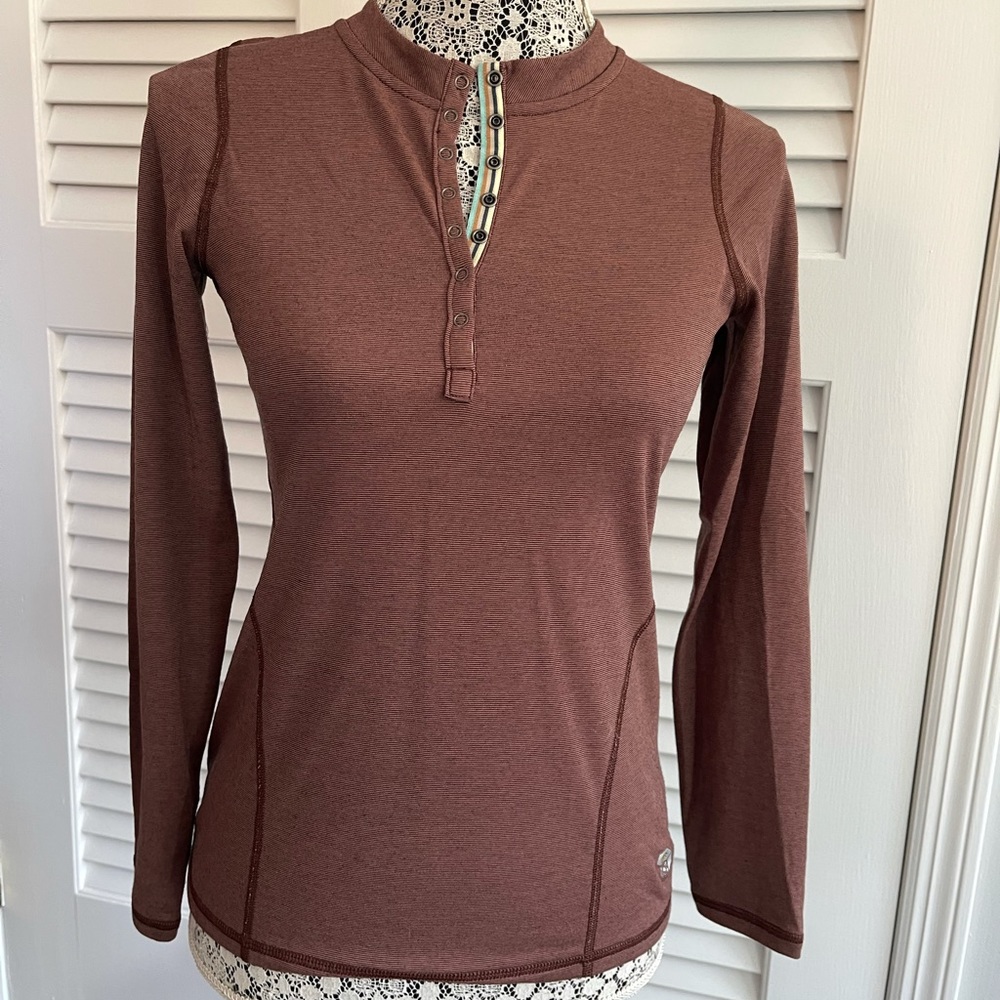 Mountain Hardware athletic top